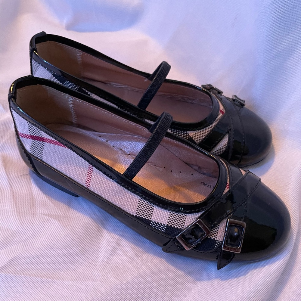 Burberry girls flats